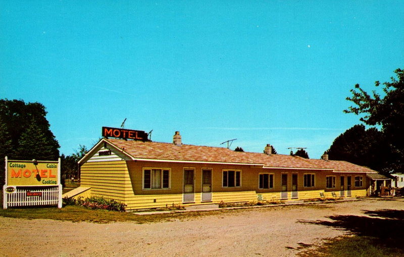 Pappas Motel (Moores Motel) - Old Postcard